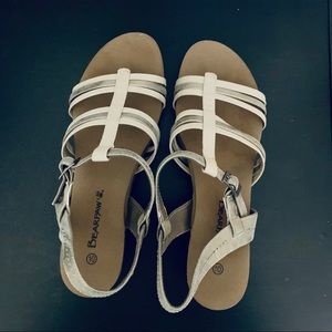 BearPaw faux leather “Viola” wedge sandals sz 10